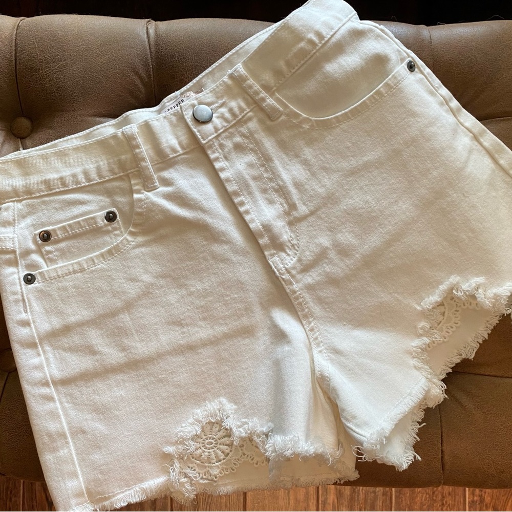White denim shorts, Blu Pepper, size small